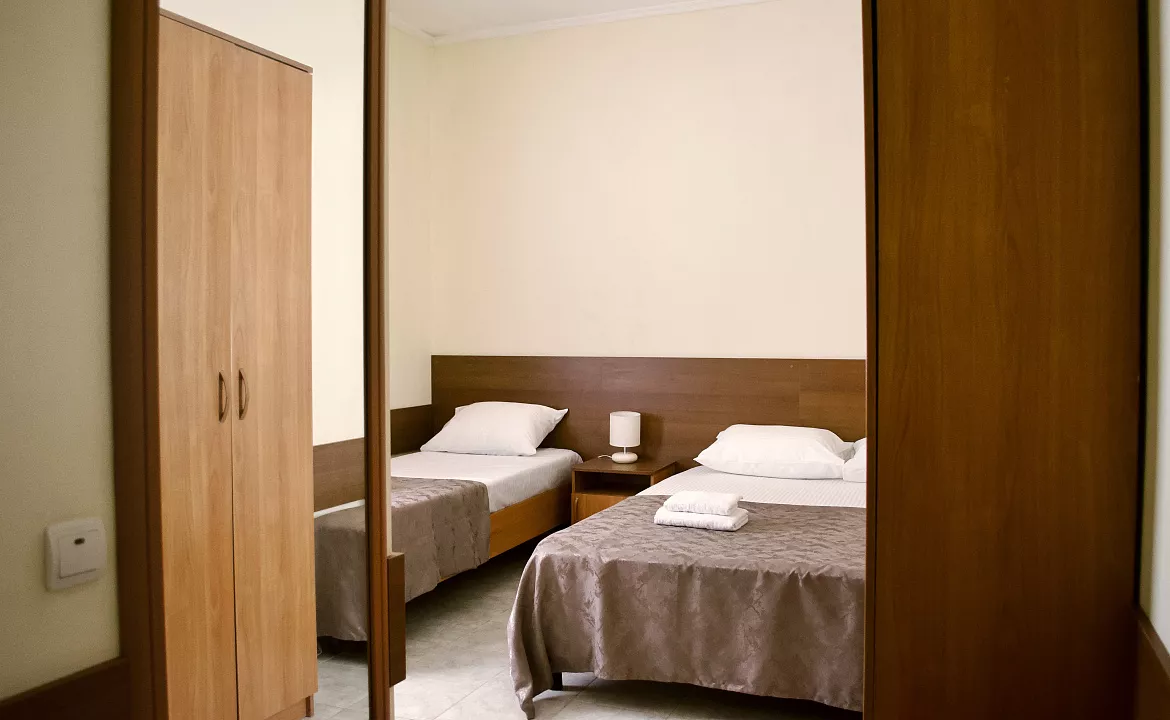 3х местный стандарт. Гостиница Ласточкино гнездо. Кабардинка 3х местный стандарт. Гостиница Ласточкино гнездо. Кабардинка