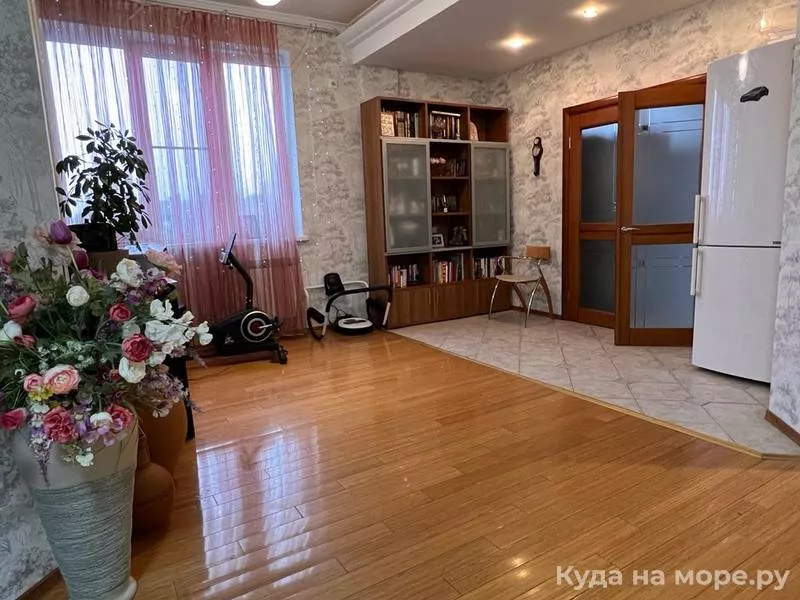  4х комнатная квартира. Квартира в многоквартирном доме Четырехкомнатная квартира в центре Геленджика. Геленджик