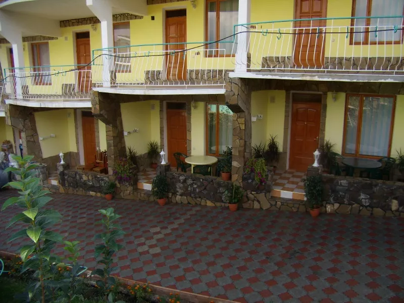 Корпус на ул.Подгорной,27 - Стандарт 150 м спуск к морю. Частное домовладение КАТЮША. Малореченское