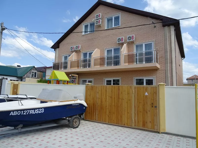 . Гостевой дом "Янтарный" . Кабардинка