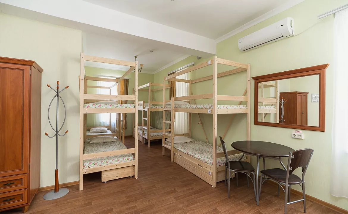 Общий 12-местный. Хостел Ялтакурорт. Ялта