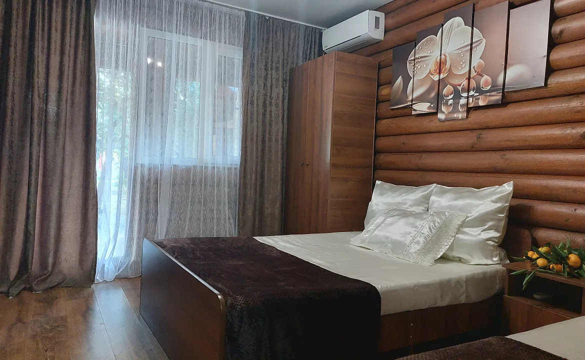 стандарт 3-хместный. Гостевой дом КАМЕЛИЯ. Пицунда