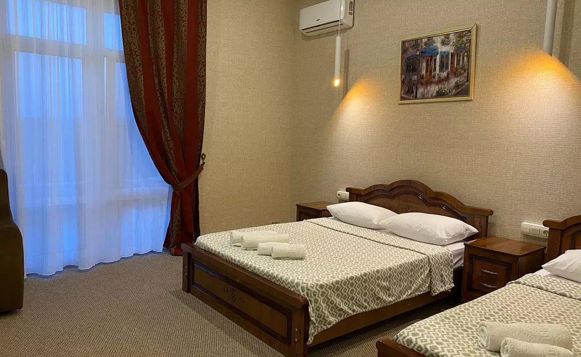 Четырехместный стандарт. Гостевой дом Comfort. Мирный Четырехместный стандарт. Гостевой дом Comfort. Мирный