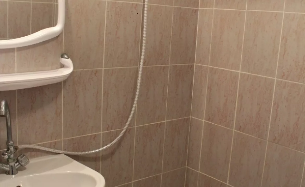 Трехместный двухкомнатный стандарт. Гостиница Магас. Заозерное