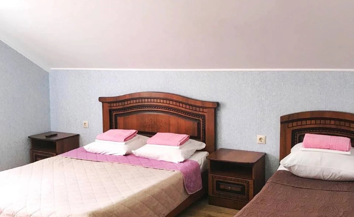 СТАНДАРТ 3-Х МЕСТНЫЙ. Гостевой дом ВАРДАНЕ. Вардане