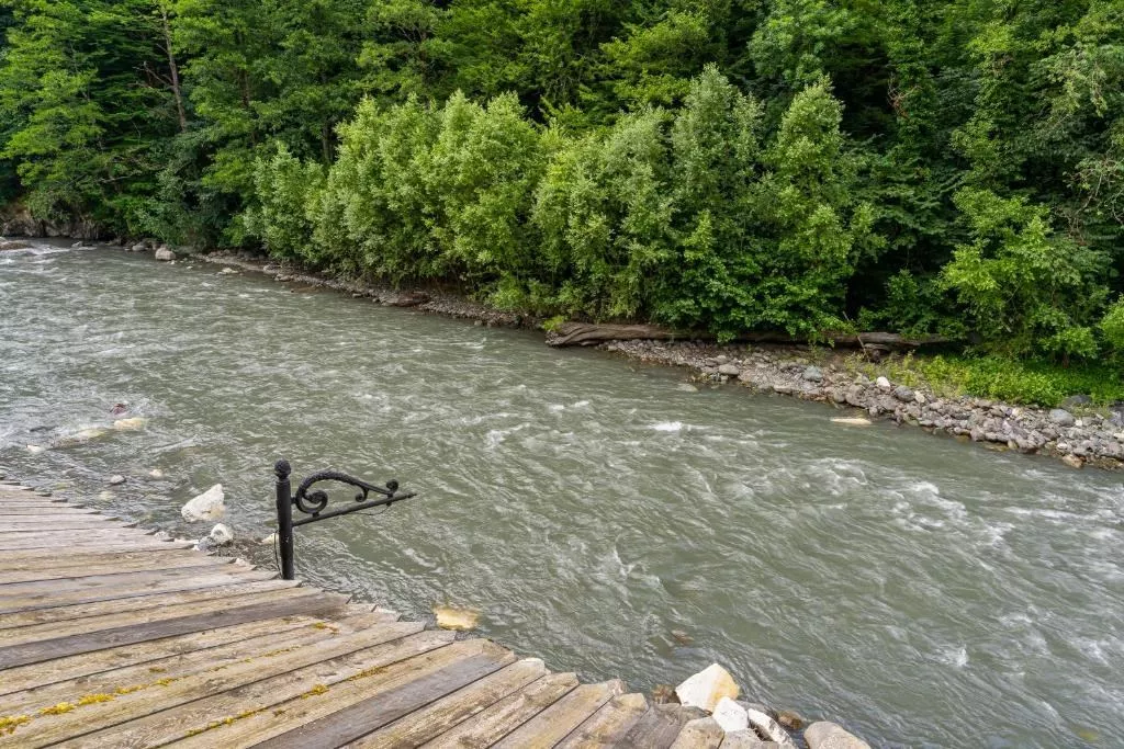 Люкс с видом на реку. Бутик-отель "Кижи". Красная Поляна