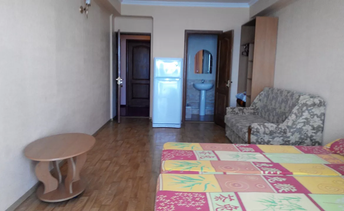 Номера 4-местные с видом на море. Гостевой дом «ФЛАГМАНСКИЙ». Приветное