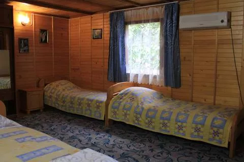 Деревянный коттедж на первом этаже № 2. Гостевой дом Гостевой дом «Ольга». Алушта