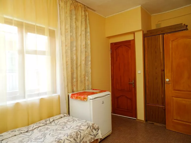 В гостевом номере имеется три номера 3-х местных. Гостевой дом Гоголя 51. Анапа