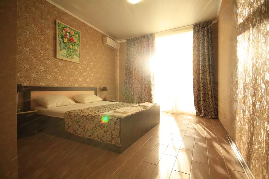 Люкс с балконом. Частный сектор Белый лебедь. Орджоникидзе