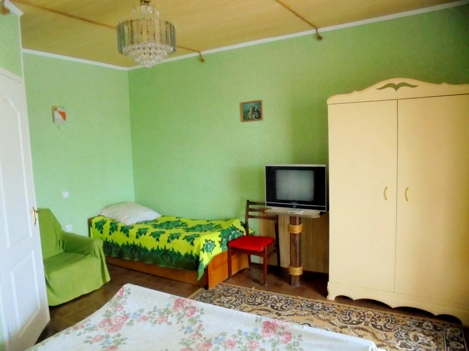 . Дом под ключ  Двухкомнатный домик с террасой на 3-7 человек.. Феодосия