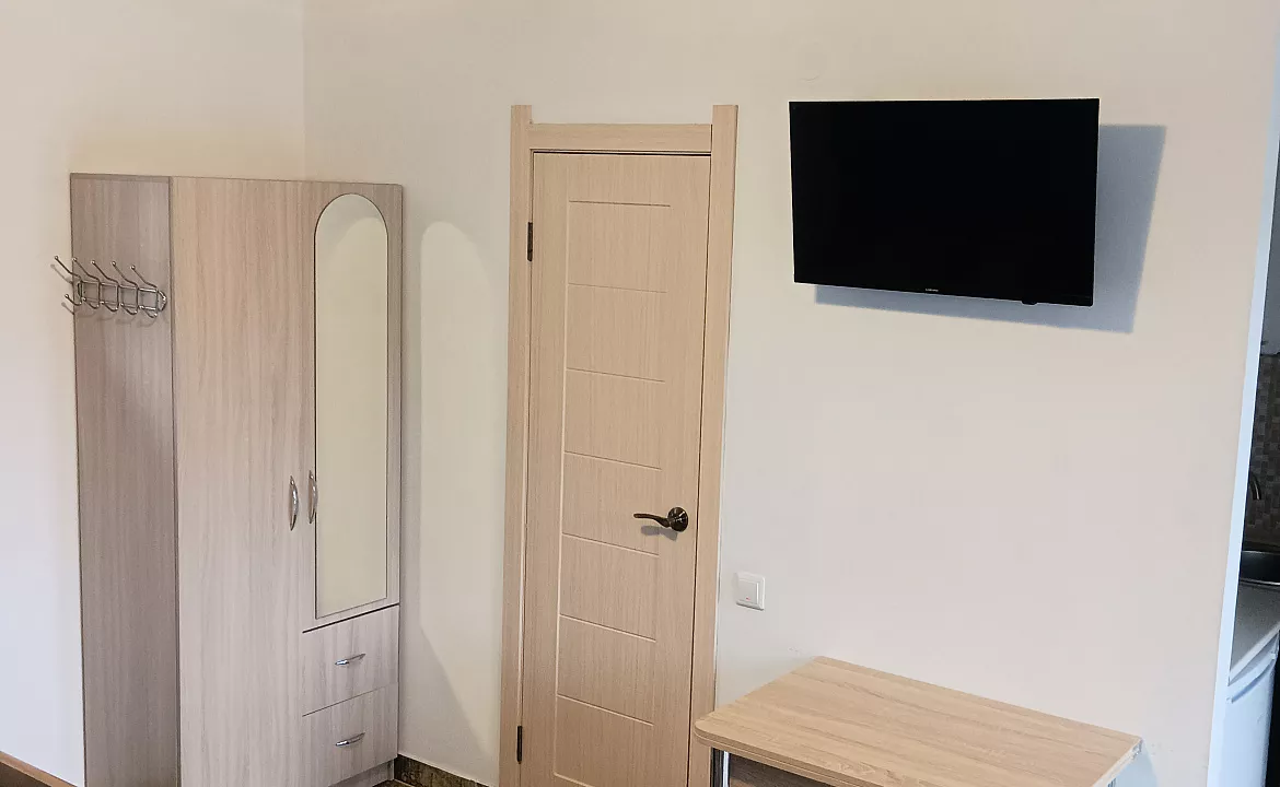 Улучшенный четырёхместный с кухней 1. Гостевой дом Тихий дворик - Орджоникидзе. Орджоникидзе