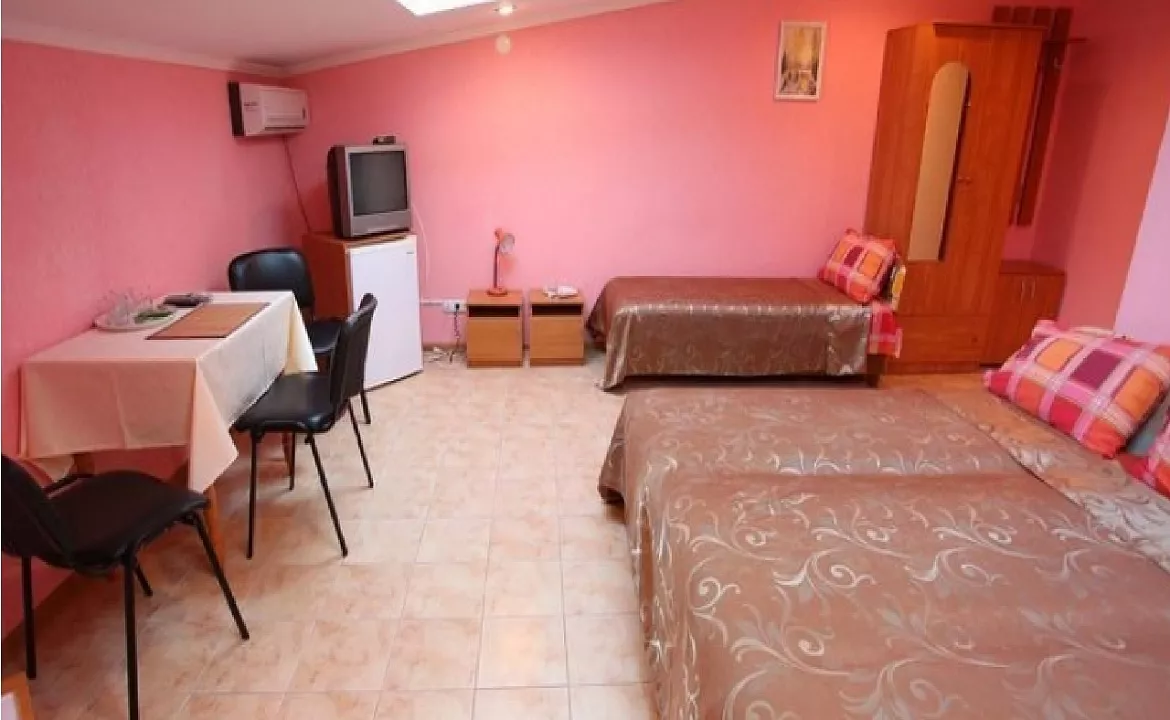 1 комн на 4 чел без балкона Гостей 4. Гостевой дом "Светлана" - Заозерное. Заозерное