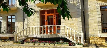 Отель "Август ★★"