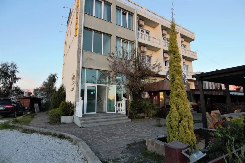 . Гостиница "Парус" . Адлер