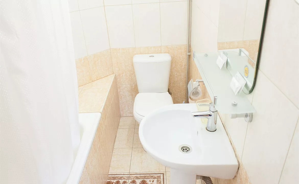 Молодежный номер с видом на ул. Ленина. Гостевой дом Сиар. Адлер