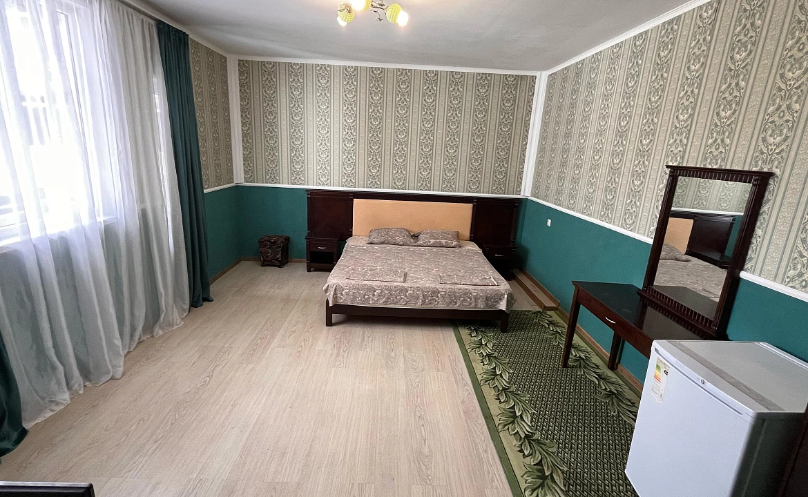 Семейный четырёхместный комфорт. Гостевой дом УЮТ на ул. Новороссийское шоссе 1/7. Джубга