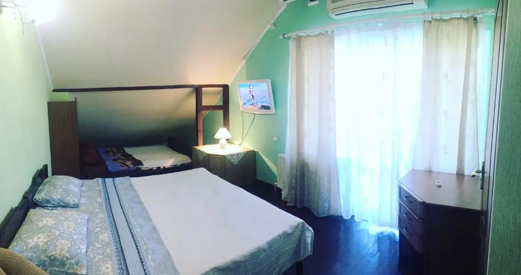 Четырехместный номер (для 2 взрослых и 2 детей). Гостевой дом Роза - Геленджик. Геленджик