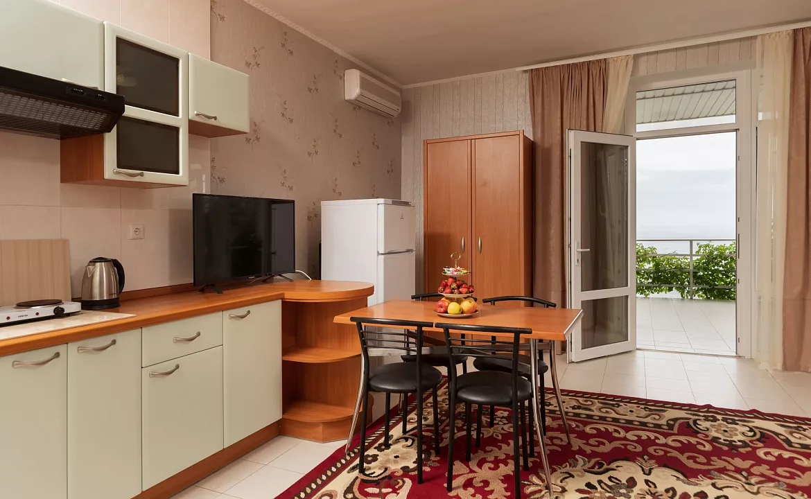 Семейный двухкомнатный с кухней (вид на море). Эллинги "KATRIN". Орджоникидзе