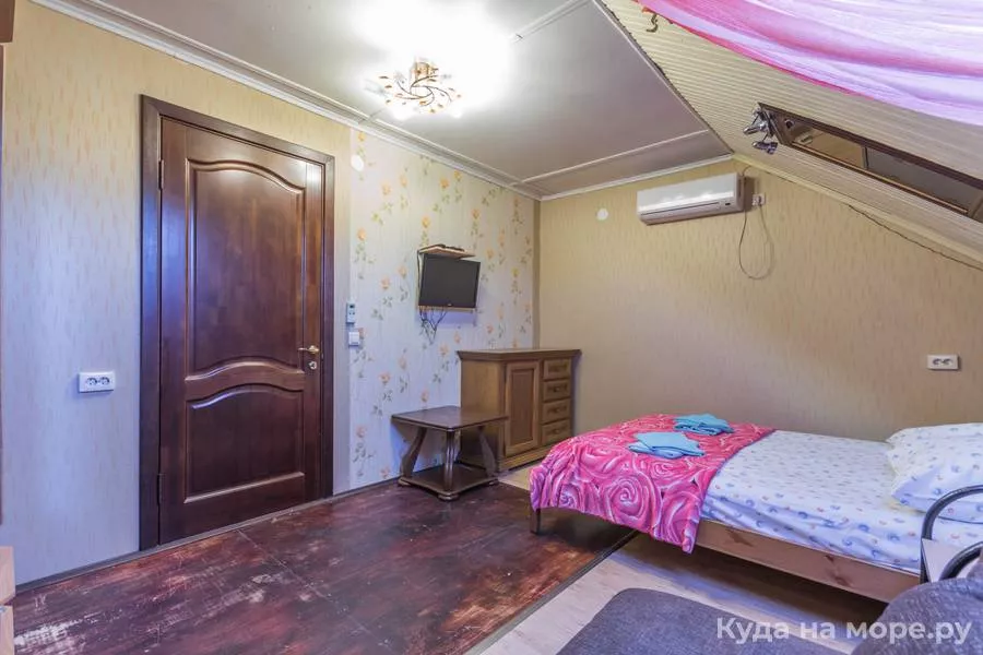 № 33 Полулюкс мансардный 3-х местный. Гостевой дом «Фламинго». Архипо-Осиповка