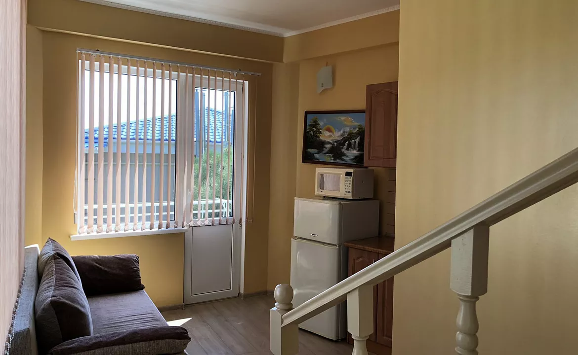 Четырехместный с мини-кухней и балконом. Гостевой дом АнНи. Гаспра