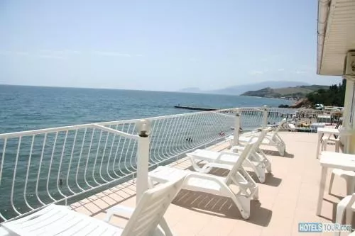 Номер Полулюкс с видом на море. Частная гостиница «Слонотель». Малореченское