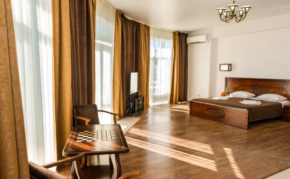 Сьют с панорамным видом на море. Отель Парус. Береговое