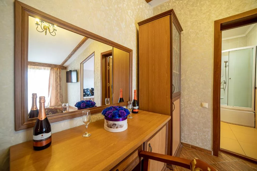 Люкс с 3 спальнями. Отель Атмосфера. Кабардинка Люкс с 3 спальнями. Отель Атмосфера. Кабардинка