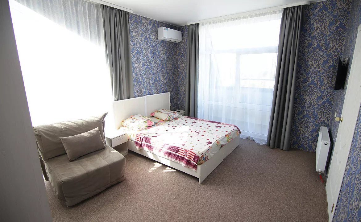 Апартаменты с террасой на 3-х человек. Гостевой дом "МЕЛИС". Дивноморское