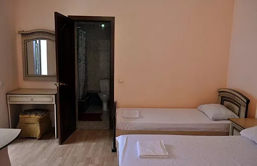 Люкс 2-х комнатный с кухней. Гостевой дом Дубовая роща. Лермонтово Люкс 2-х комнатный с кухней. Гостевой дом Дубовая роща. Лермонтово