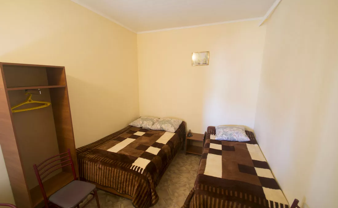 Номер 4 места скондиционером. Гостевой дом Аист. Саки Номер 4 места скондиционером. Гостевой дом Аист. Саки