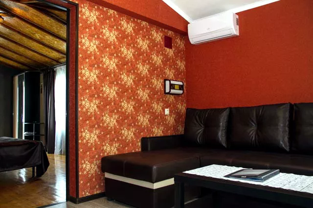 2-х комнатный номер, с балконом, с видом на горы/на море . Отель "ПОСЕЙДОН". Гагра