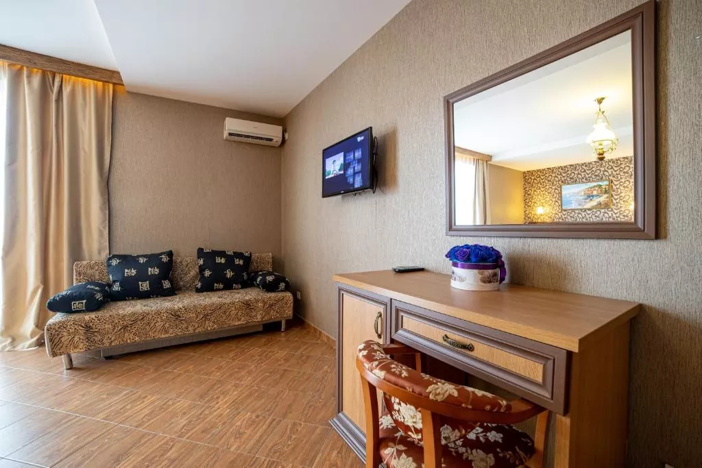 Четырехместный номер с балконом. Отель Атмосфера. Кабардинка Четырехместный номер с балконом. Отель Атмосфера. Кабардинка