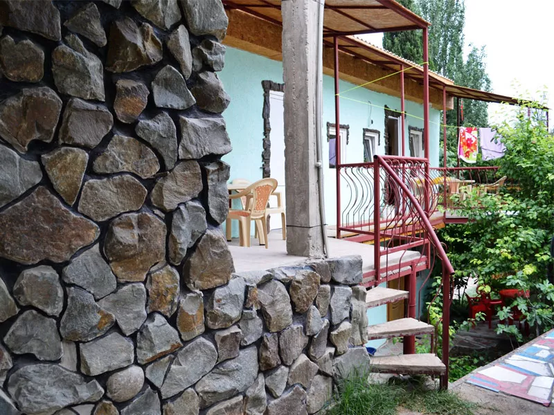 . Гостевой дом "У Леопольдовича". Малореченское