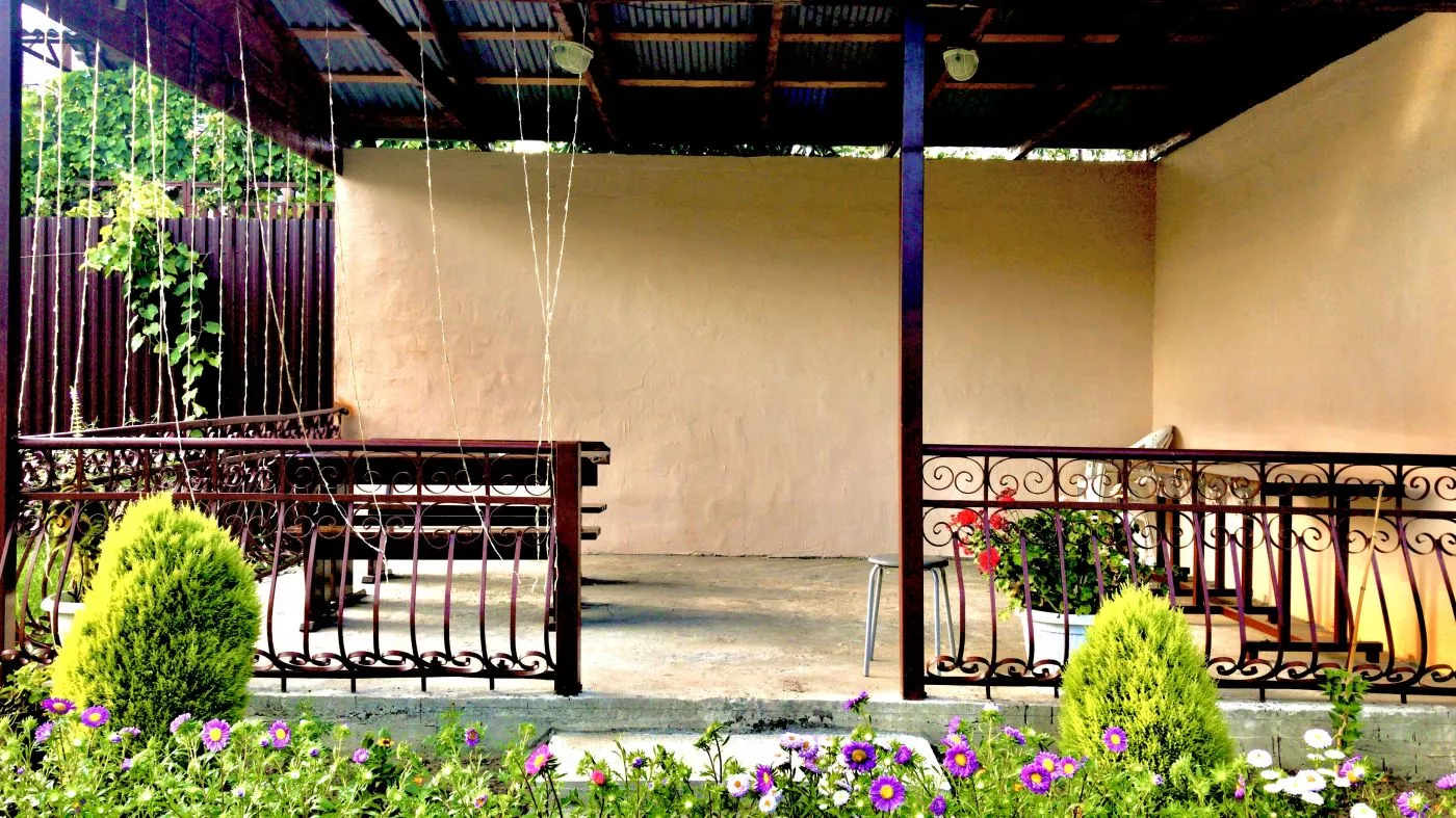 . Гостевой дом "Оазис". Сухум