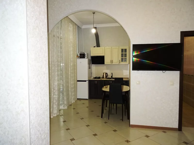 Квартира-студия. Квартира в многоквартирном доме "В центре" квартира-студия. Адлер