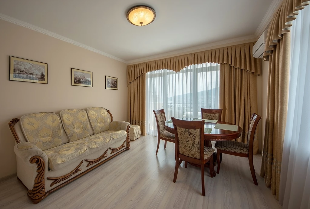 2-х комнатные апартаменты Люкс №13/2. Гостевой дом "Yellow Submarine". Массандра