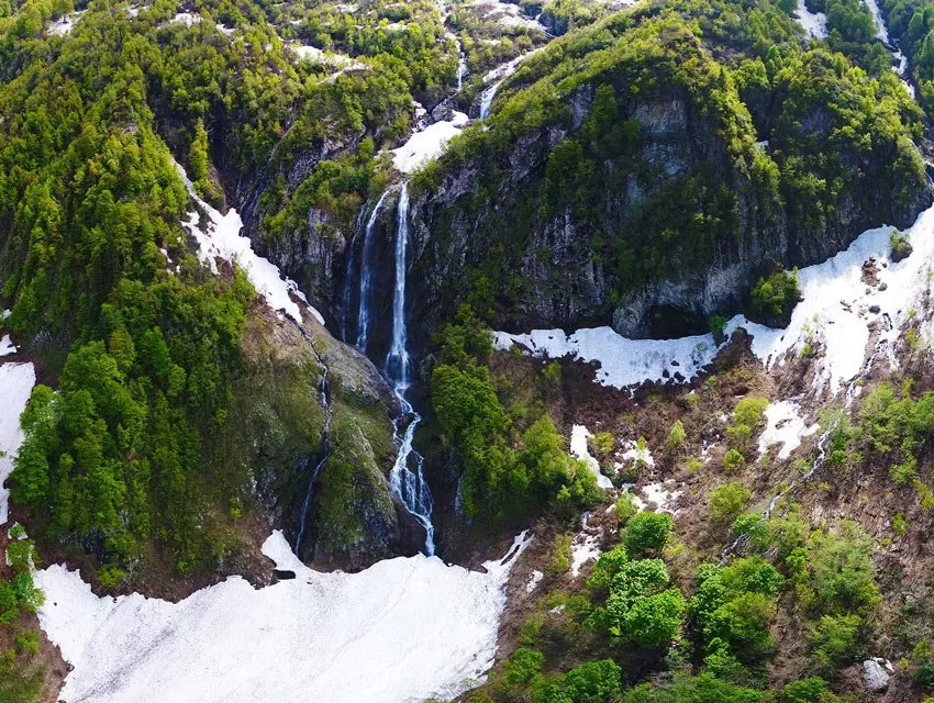 Водопад Поликаря. Фото взято с сайта: https://funsochi.ru/