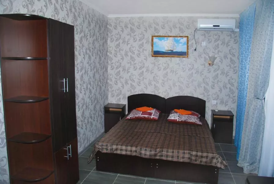 2-х, 3-х, 4-х, местные без балкона. Гостевой дом «УЮТ» - Солоники. Солоники