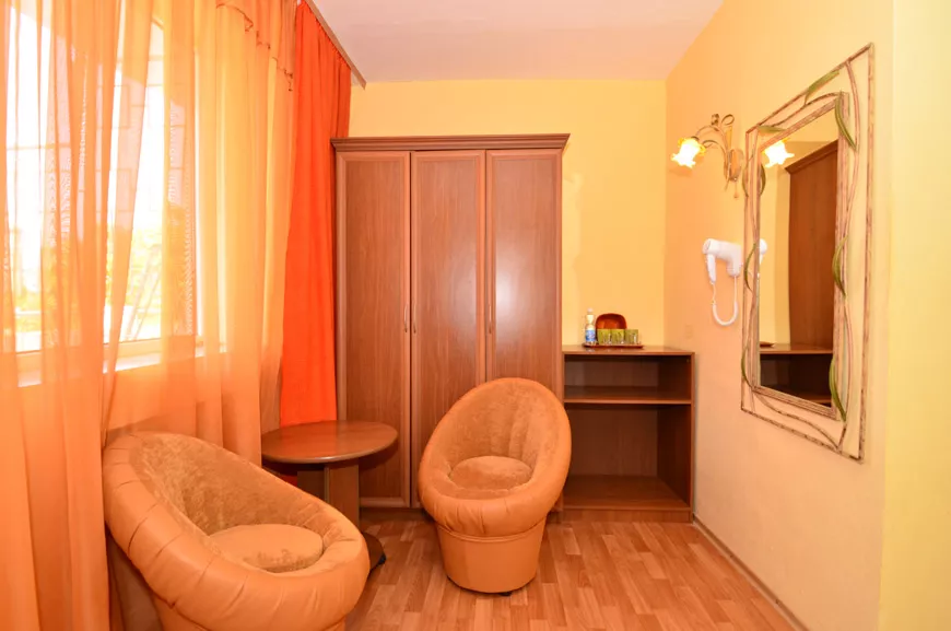 СЬЮТ 3-МЕСТНЫЙ НОМЕР С ТЕРРАСОЙ. Гостевой дом «Афалина». Севастополь