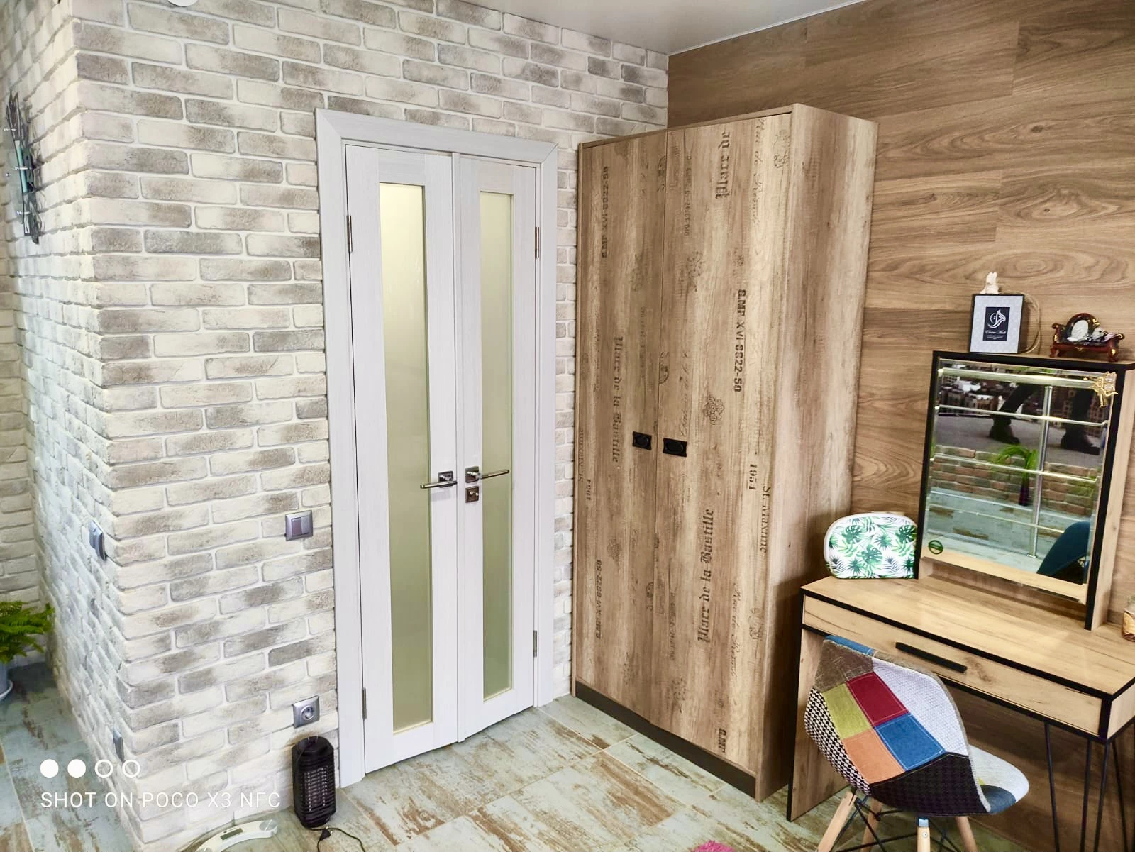 . Квартира в многоквартирном доме на земле в пгт Коктебеле недалеко от моря (700 м), с кондиционером. Коктебель