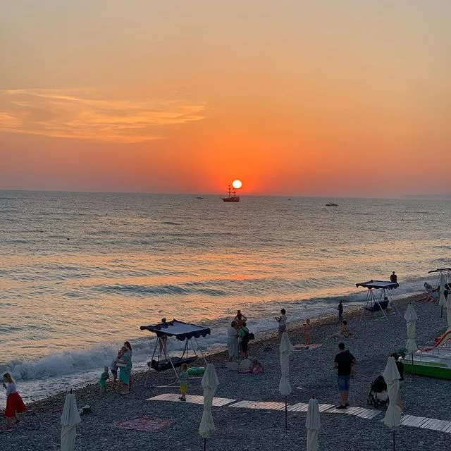 . Отель КАВКАЗ. Гостиницы и отели Лазаревского