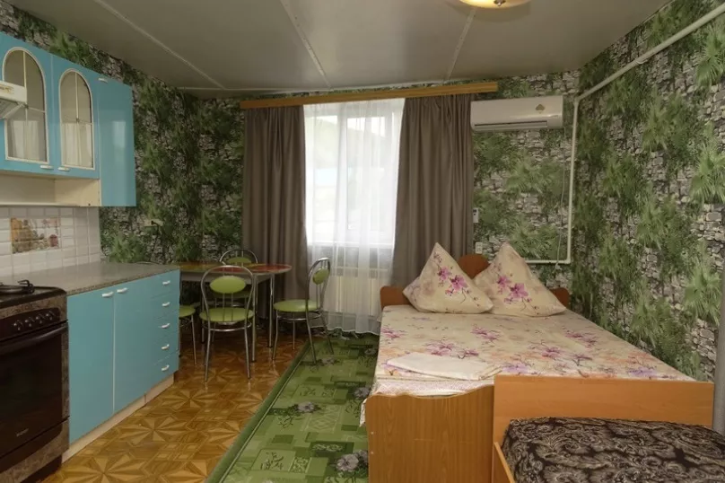 4х местный с автономной кухней. Частный сектор Строителей 6/2 в п. Пионерный. Сукко