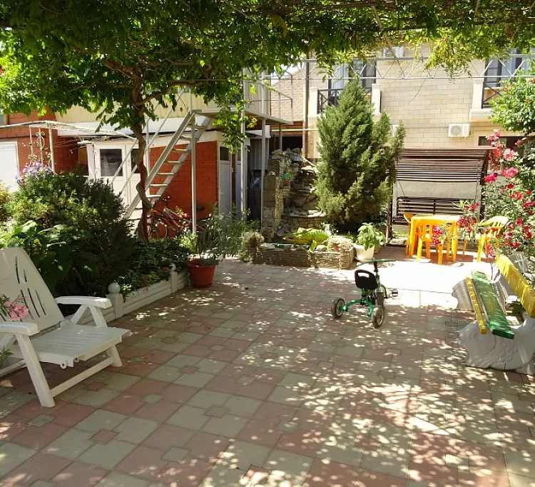 . Гостевой дом Советская 43/3. Голубицкая