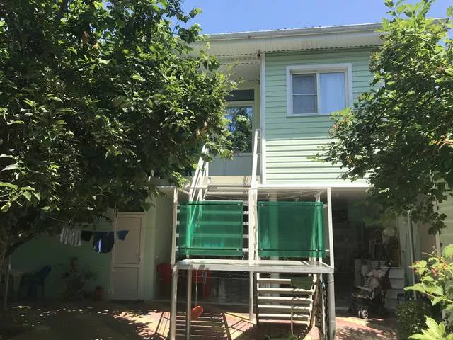 Гостевой дом «Зелёный дворик» Гостевой дом «Зелёный дворик»