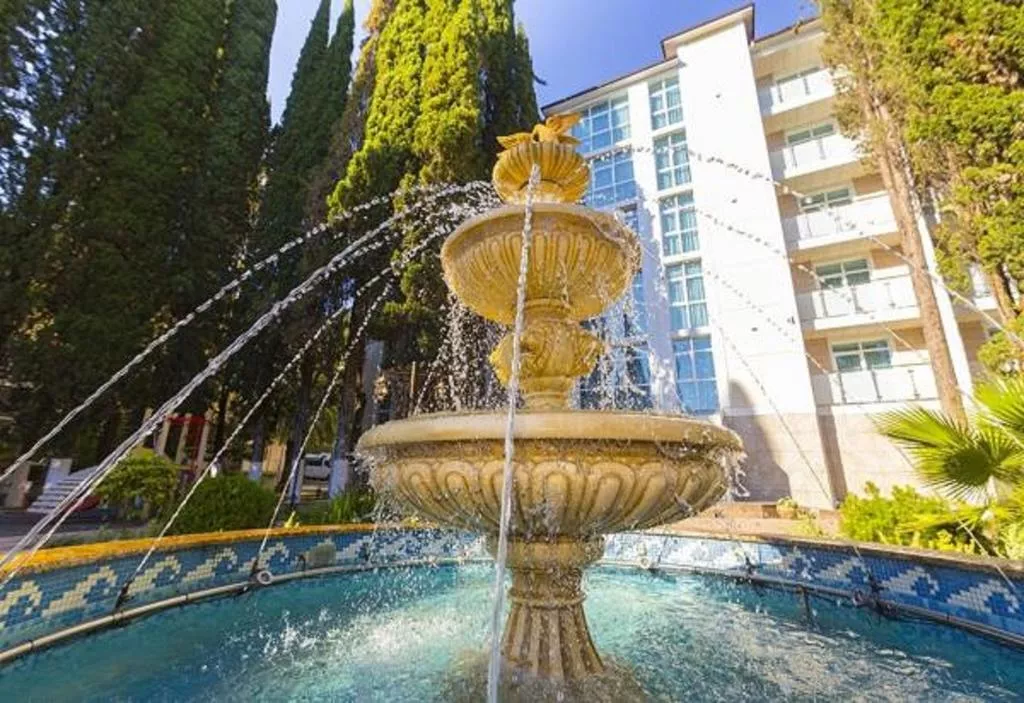 . Отель "Челюскинцев". Гагра