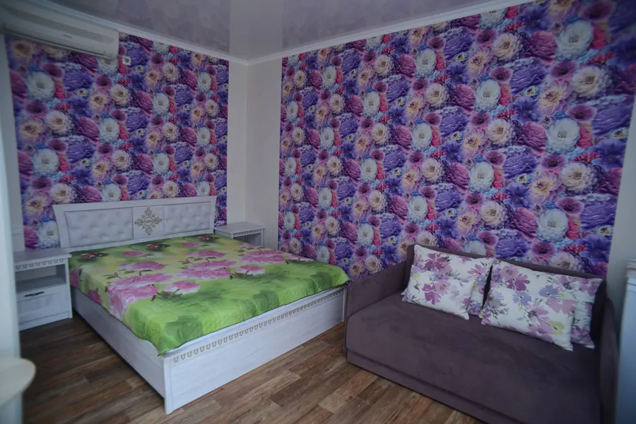 Полулюкс. Гостевой дом "Роман". Чайка