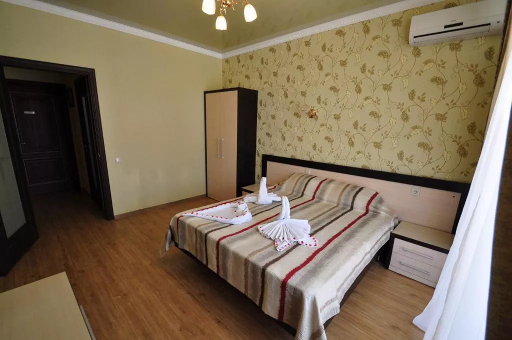 “Люкс” 5-ти местный 2-х комнатный. Отель "АТЛАС". Витязево