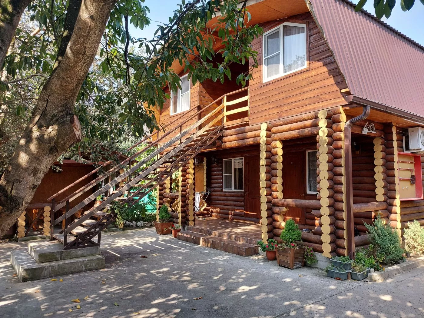 . Гостевой дом КАМЕЛИЯ. Пицунда