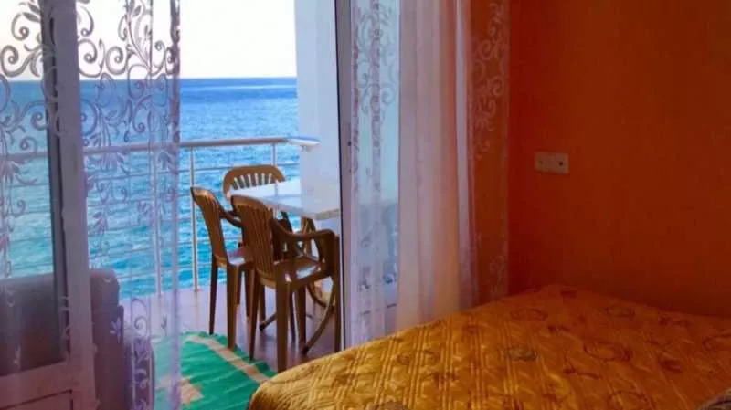 . Гостевой дом "До моря 9 метров". Утёс . Гостевой дом "До моря 9 метров". Утёс